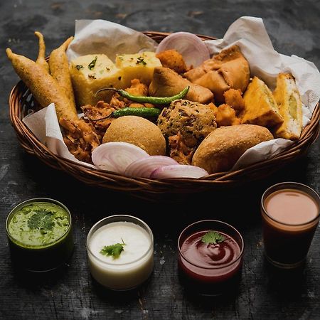 Hotel Capital O Bvh Hospitality Near Pvr Ansal Plaza Greater Noida Extérieur photo