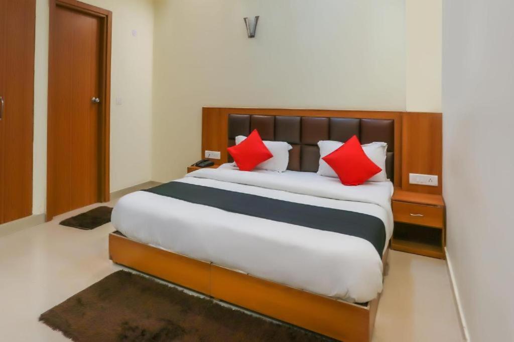 Hotel Capital O Bvh Hospitality Near Pvr Ansal Plaza Greater Noida Extérieur photo